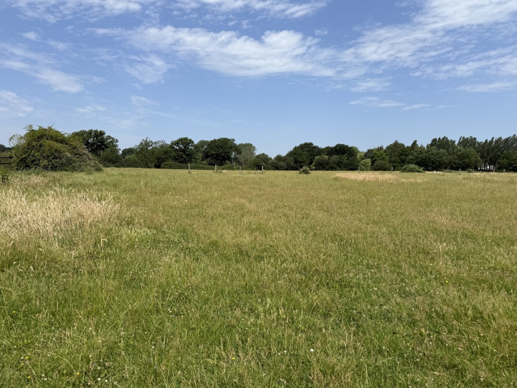 Lot: 68 - MIXED USE SITE WITH PLANNING COMPRISING TEN ACRES ADJACENT GATWICK AIRPORT - Surrounding farmland